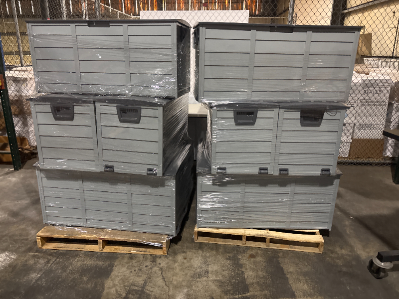 (11) Plastic outdoor storage crates