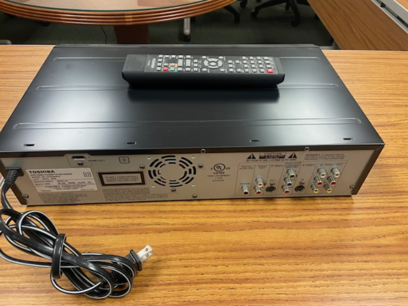 Toshiba VHS and DVD Player