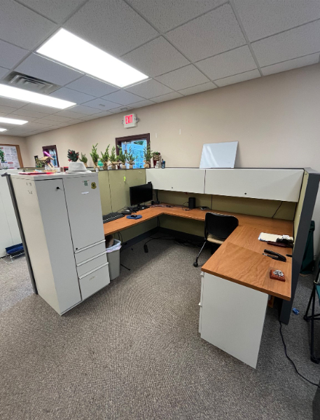 U-Shaped Workstation (Cubicle)