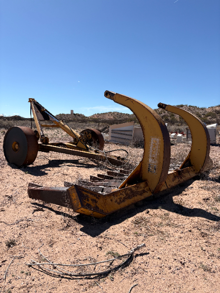 1990 Holt Manufacturing D8RR21 Earth Scraper
