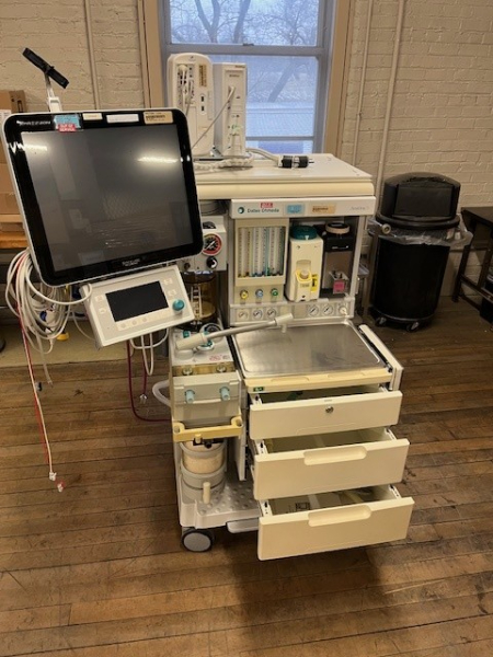 (4) ANESTHESIA CARTS AND COMPONENTS