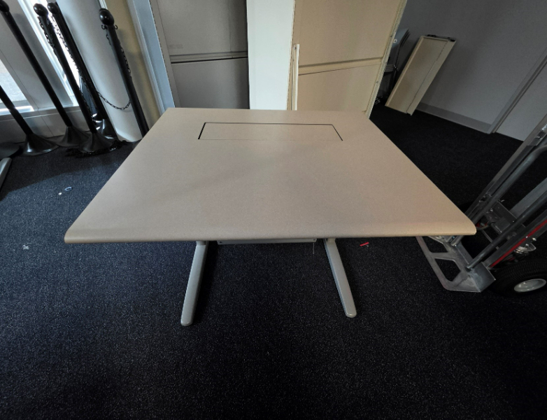 Single Computer Pop-Up Table